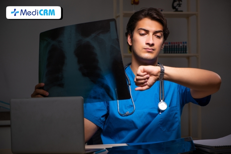 Tự động hóa toàn bộ quy trình, từ đăng ký ca đến chấm công